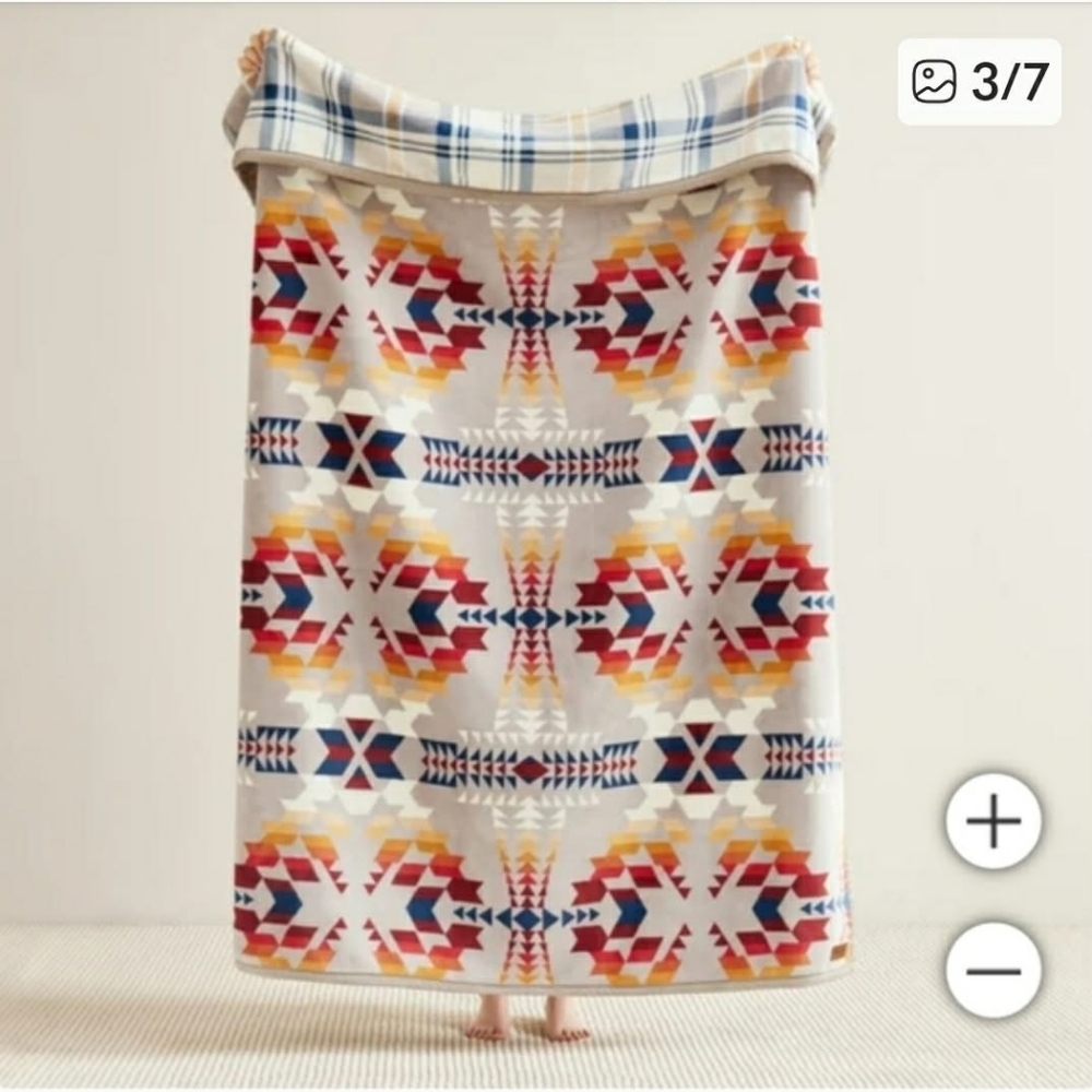 *Pendleton Reversible Plush Geometric Patterned Blanket - Multicolor